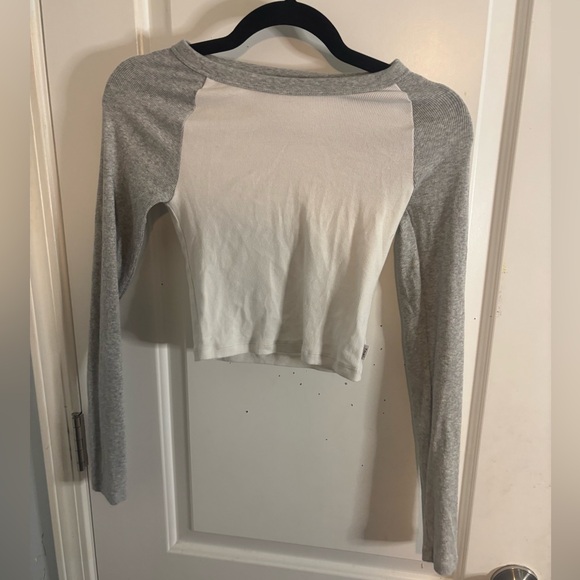 Aritzia TNA Gray and White Long Sleeve Top cropped size s EUC - Picture 1 of 2